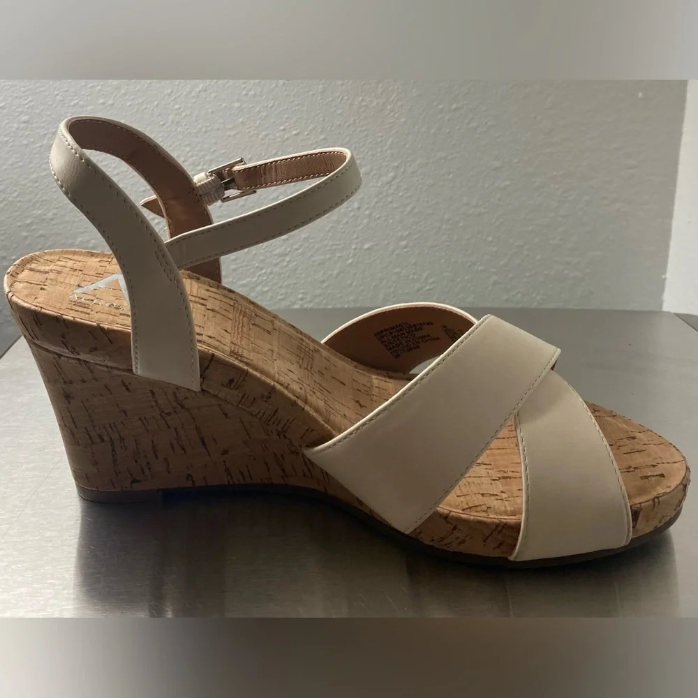 AEROSOLES Women's Tan Wedge Sandals
